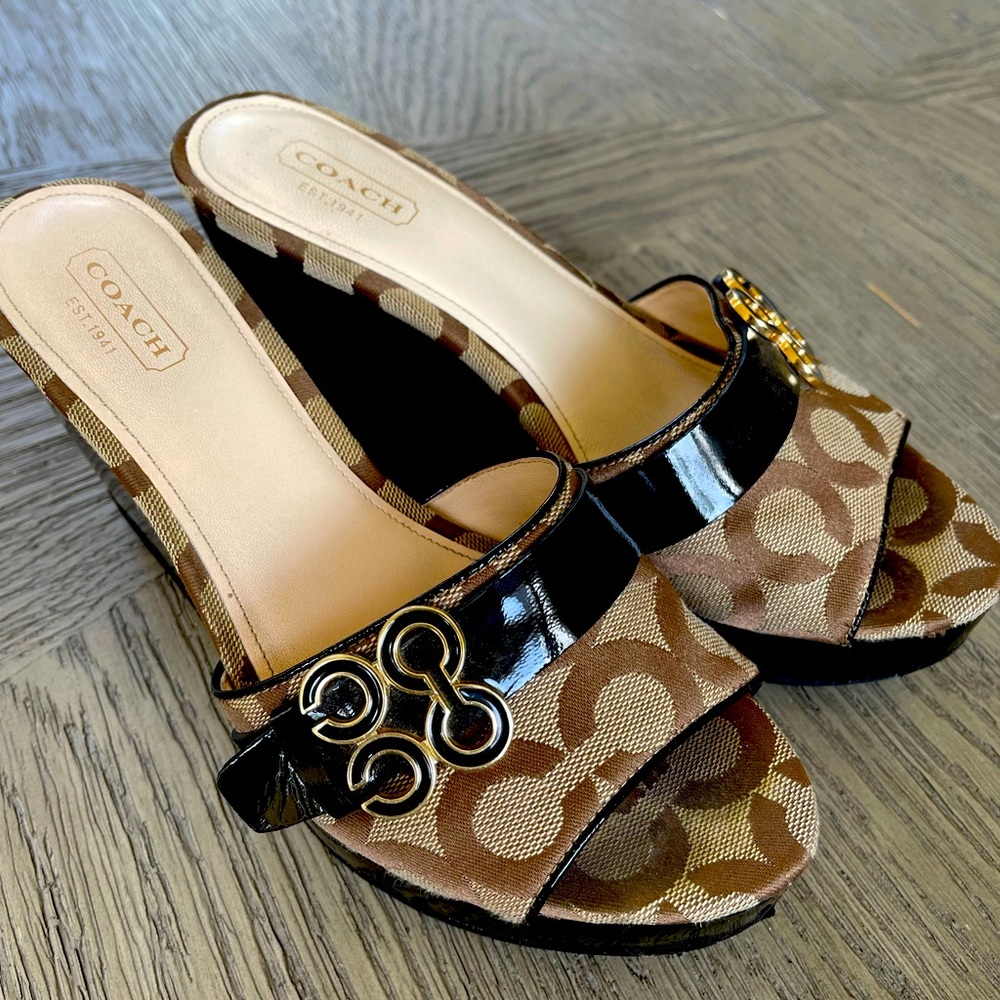 Coach slippers size 7 in good condition